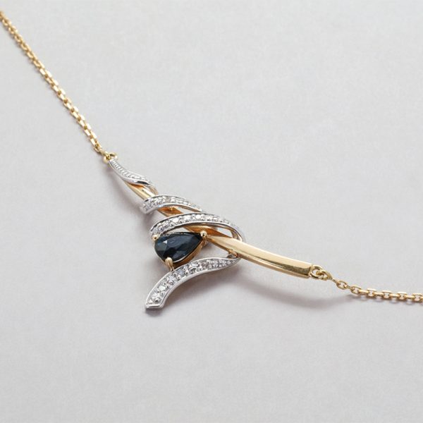 Collier Fleur d'Astarté, or gris 18 carats Saphir Bleu
